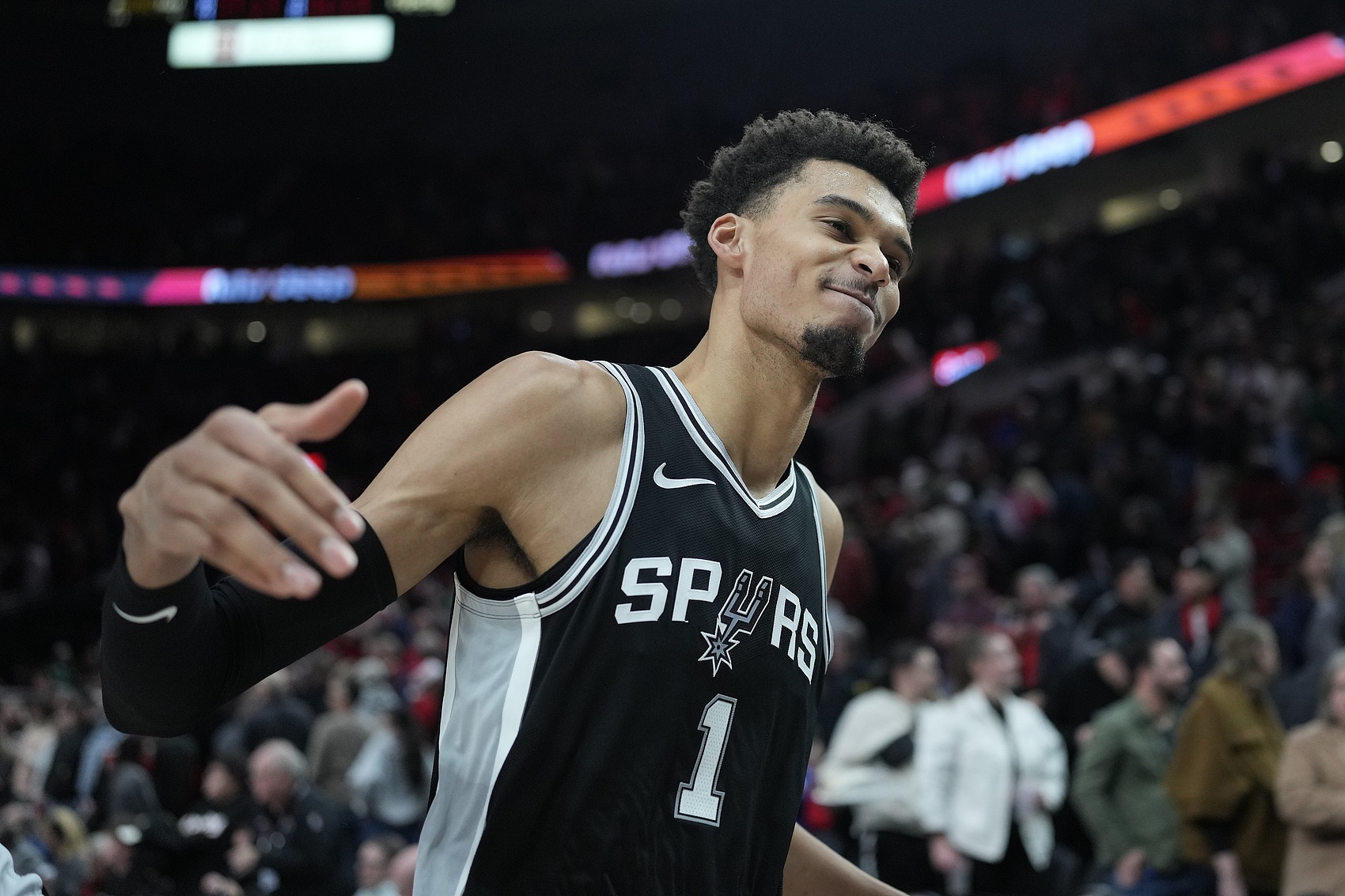 下一个NBA超级巨星?文班亚马:身高 技术与人格魅力的完美结合