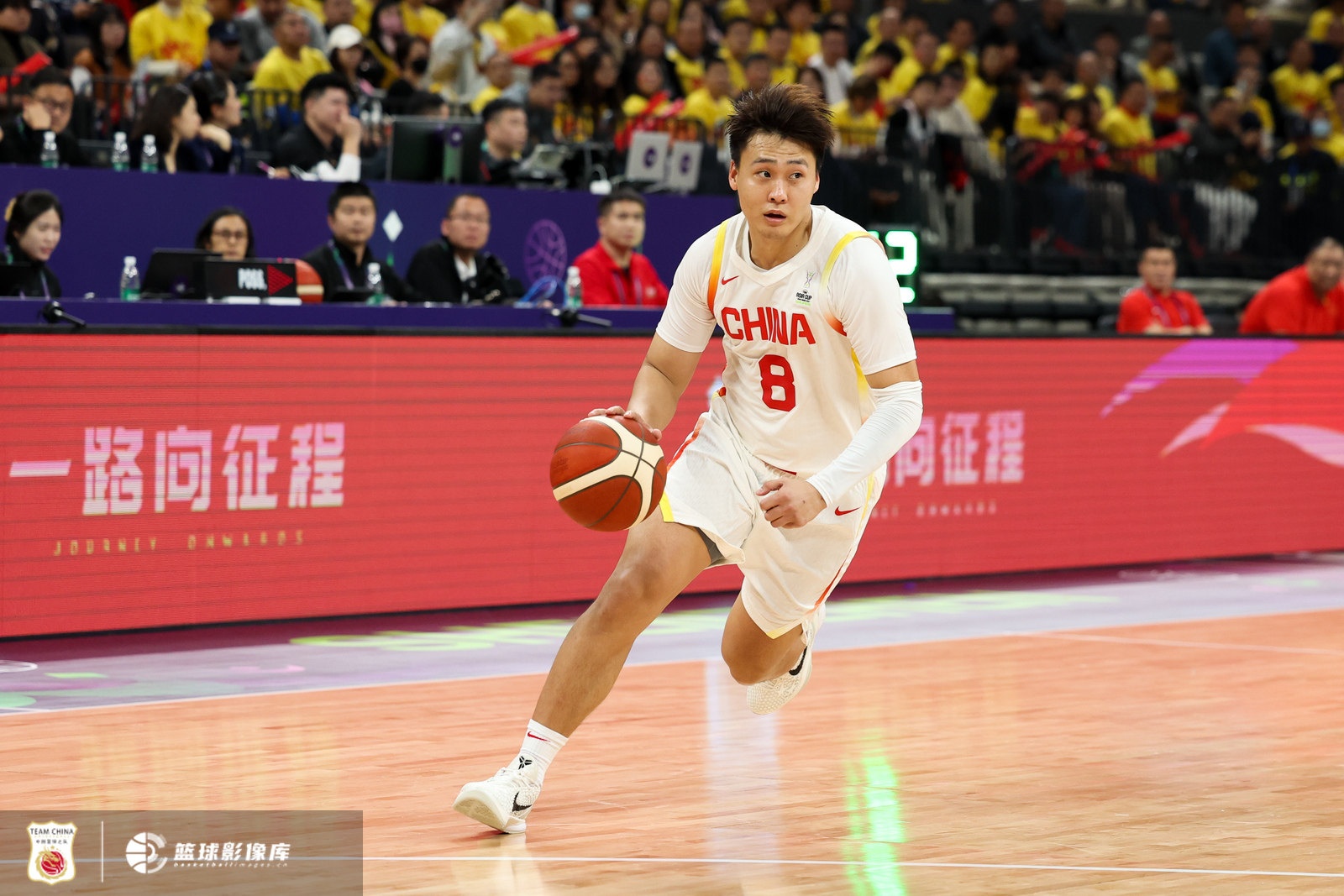 中国男篮的8号球衣传承!从首任8号匡鲁彬到中国队长赵睿