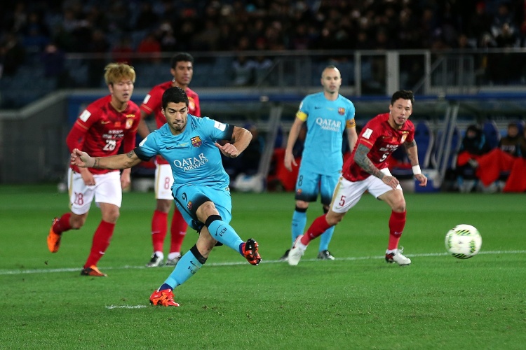 10年前0-3巴萨!金英权:非常难过被巅峰的苏牙戴帽,会永远记住